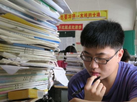 准考证进考场了考生还没进考场，今年高考怎么样？