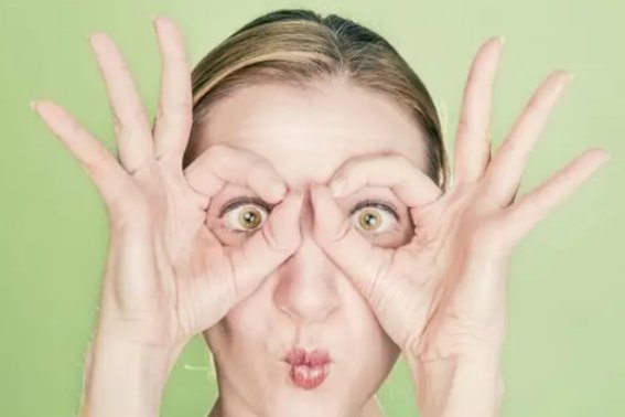 炯炯有神的意思