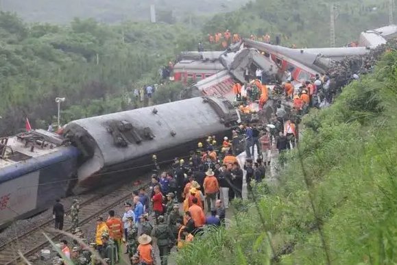 大秦线火车脱线前司机跳车受轻伤，是否有其他人员伤亡？