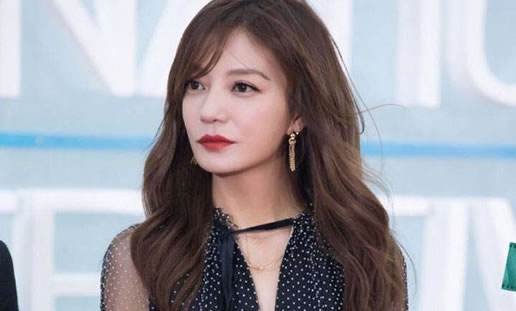 演员赵薇多大年龄?