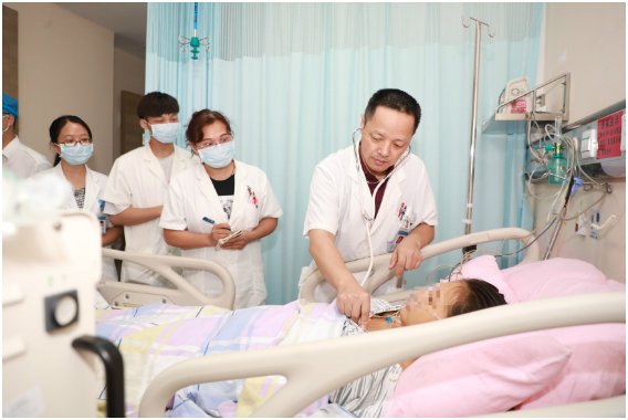 河南一女子在医院分娩后第二天死亡，医院对此是如何回应的？