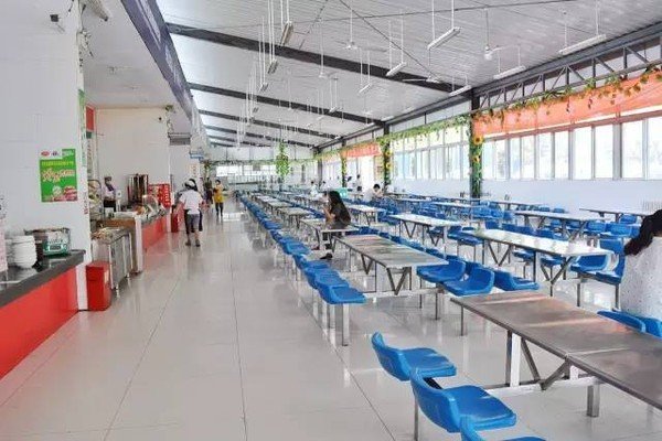 大学食堂承包一年多少钱呢？