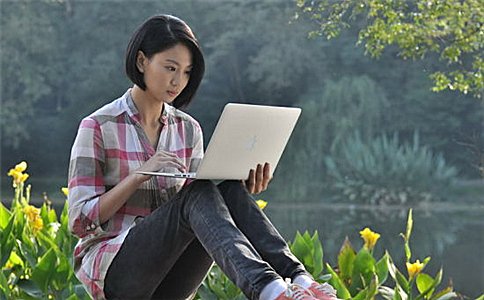 侯梦莎的老公是圈内人吗?