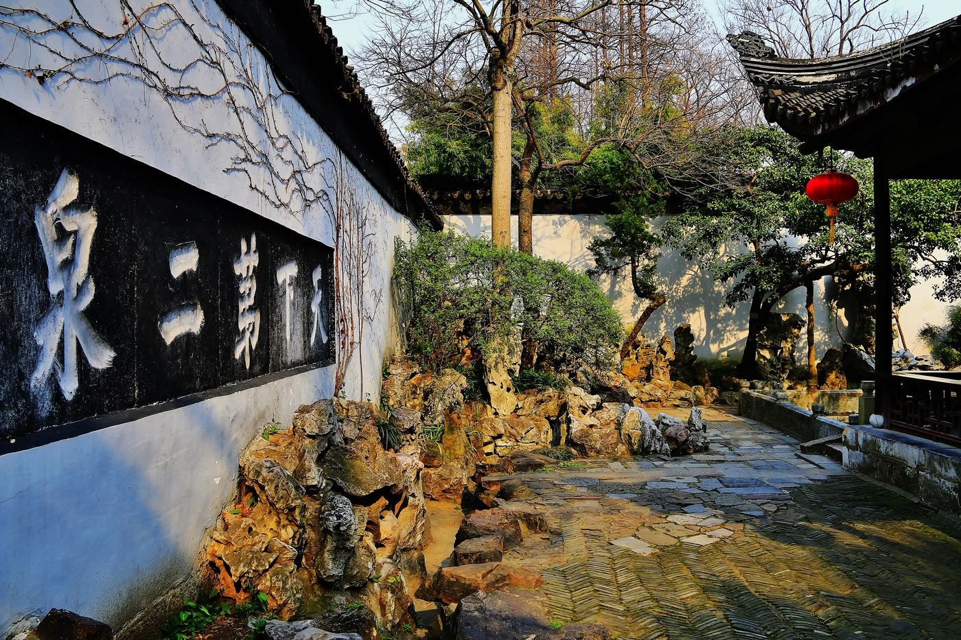 二泉映月中的二泉指的是哪两个泉？