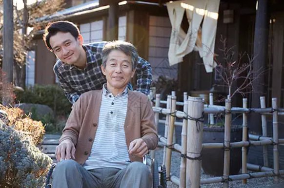 为方便起夜，孙子在82岁奶奶枕边安开关，如何看待此做法？是否有危险性？