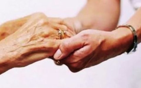 老人临终前为什么掀被子?