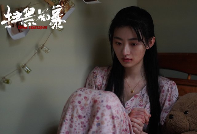 《扫黑风暴》：孙兴坏归坏，但为什么要让徐英子咬住大理石茶几呢