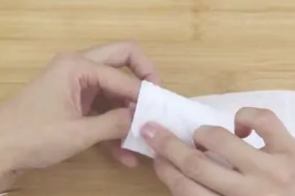 餐巾纸怎么折花
