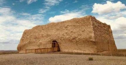 《西出玉门》大致讲什么？