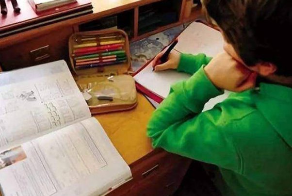 为什么学生做错题时要插笔纠错?如何纠正?