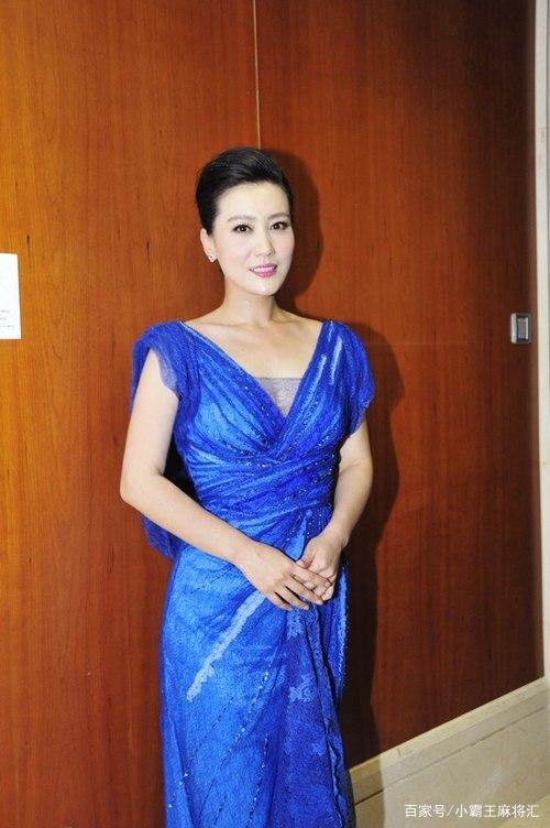 43岁歌坛天后谭晶，12次登上春晚，靠自己变成亿万富翁，今近况如何？