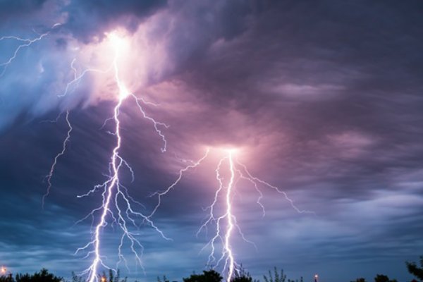 人工降雨时会有打雷吗？