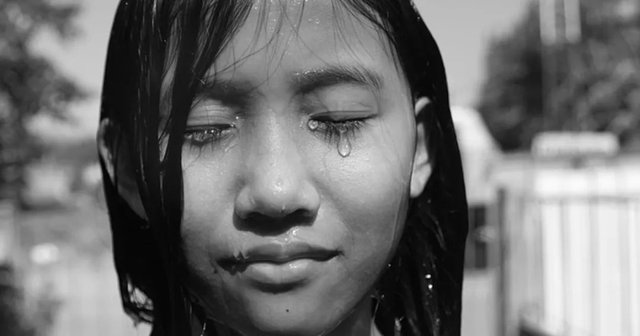 蓝衣少女“教唆”两位女童跳楼,后来怎样?