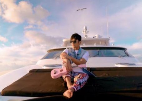 周杰伦《粉色海洋》MV上线头条，一经发出为何能直接上热搜？