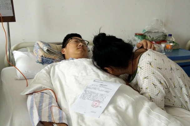 河北男子跨年夜住院被老婆气到闭眼，他老婆是如何气他的？