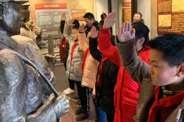 致敬革命烈士的诗句