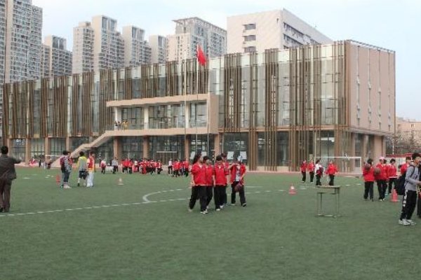 郑州市二中高中部分校在哪个区啊！