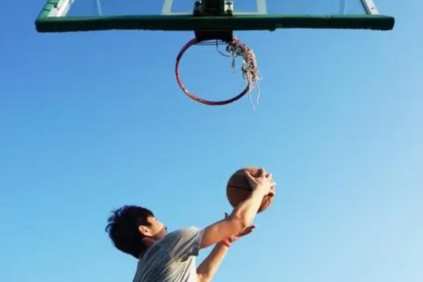 抢篮板球的前提是( )