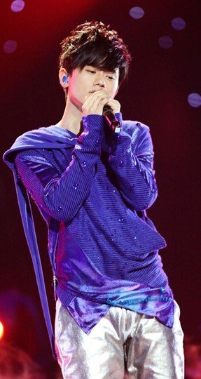 张杰的透明的皮肤， 好看滴、帅滴、