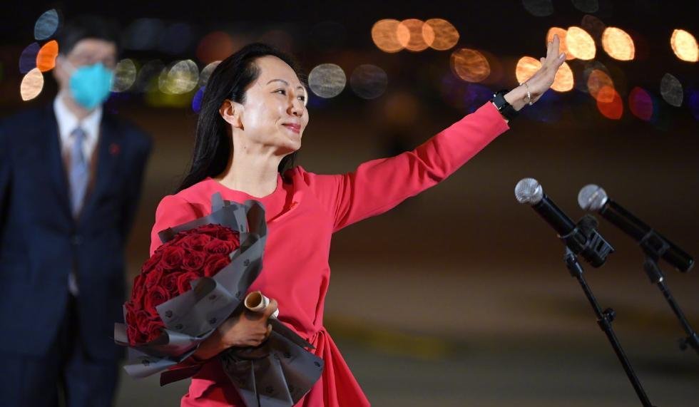 孟晚舟走出舱门的经典照片到底是怎么拍的?