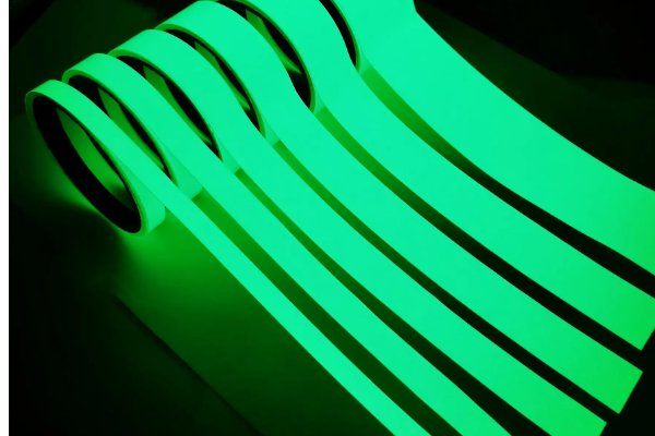 荧去掉小内趴在地上做运动