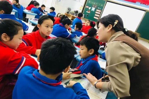 春色红梅香万树指什么生肖