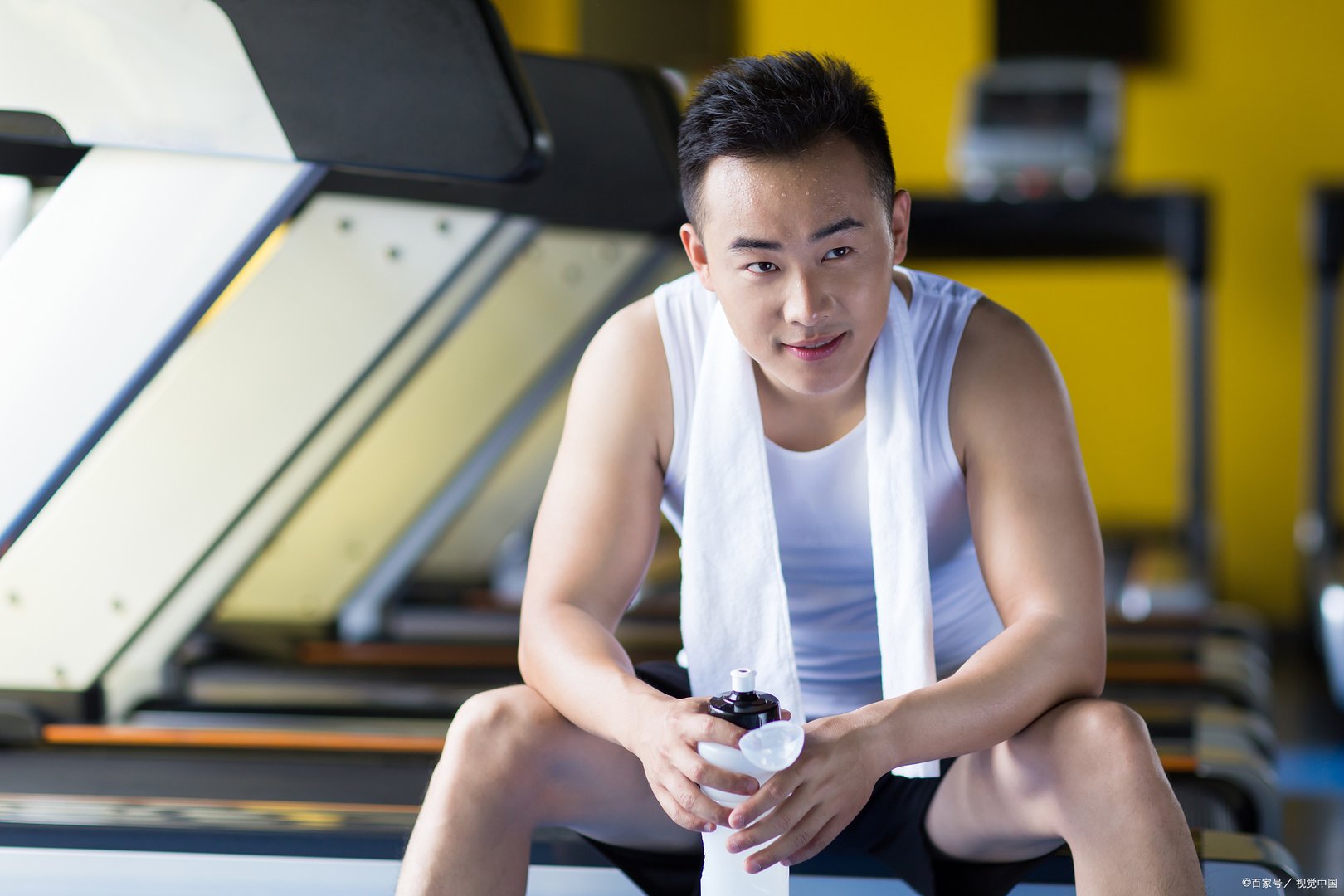 女朋友健身房找男私教，介意吗？