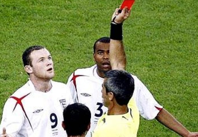 足球教练被红牌以后，会有哪些影响？