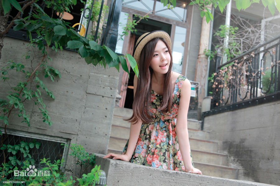 谁知道这位衣模叫啥名字。😅😅😅