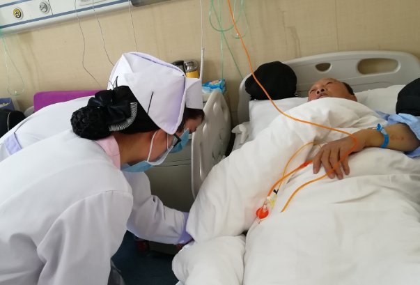 河北男子跨年夜住院被老婆气到闭眼，他老婆是如何气他的？