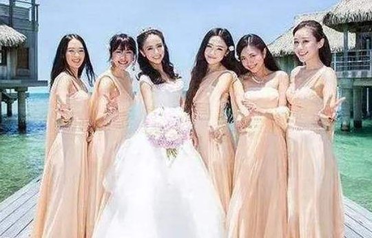 佟丽娅结婚时的“伴娘团”有谁？