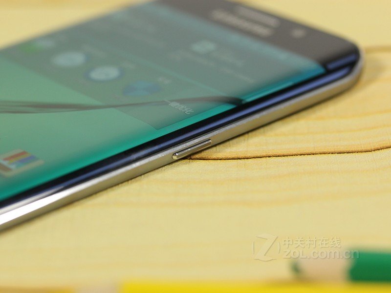 ￼ running man 20150705 跑男少时泥潭大混战光洙拿的什么手机？看图 要具体型号