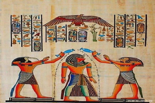 古埃及国王头衔上都会有隼鹰的标志，隼鹰代表什么？