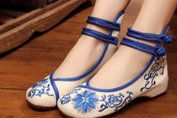 酒店床底发现一只绣花鞋，会让人想到哪些经典电影？