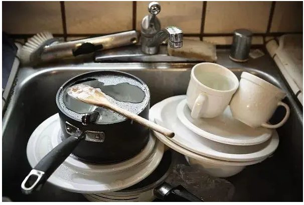 用塞子堵住里面的液体写