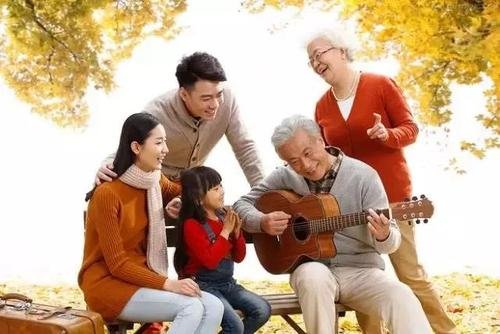 母亲去世两周同城女儿未发现，女儿和母亲的感情不和吗？