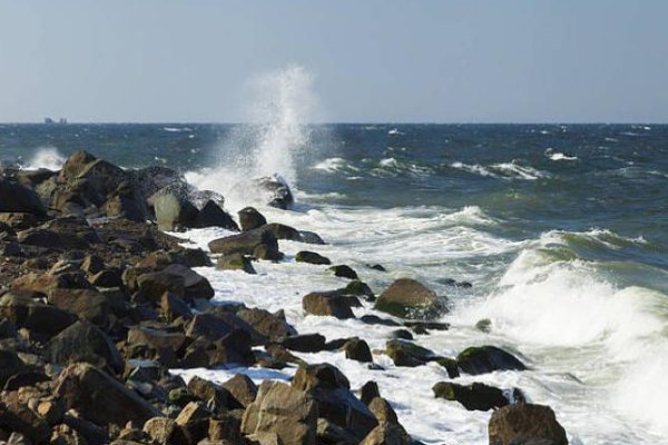 潮汐是由于什么引力引起的