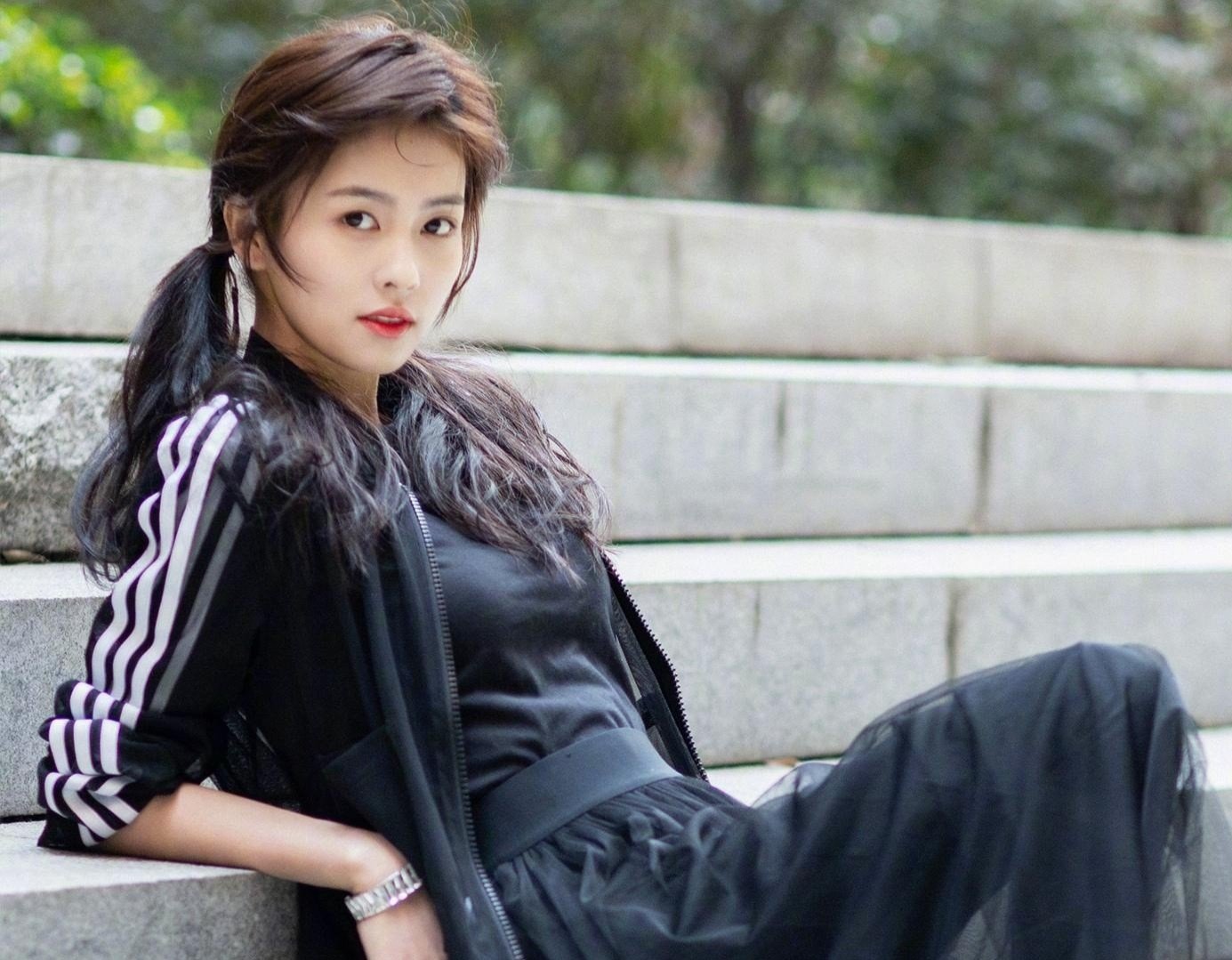 白鹿毕业于哪个大学？