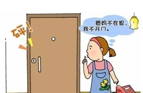 武汉一男子在女子家门口对猫眼做诡异动作，此事背后有哪些细思极恐的细节？