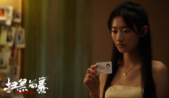 《扫黑风暴》：孙兴坏归坏，但为什么要让徐英子咬住大理石茶几呢