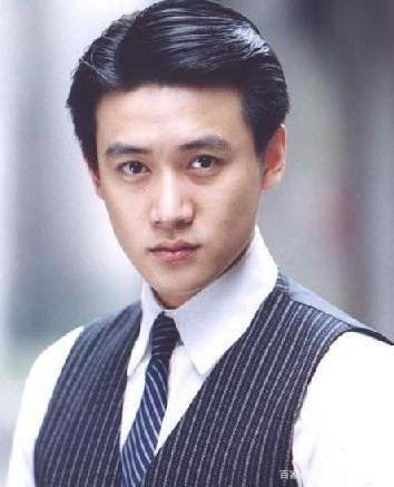 当年的上戏三剑客陆毅最火，任泉身价亿万，刘晓虎怎样了？