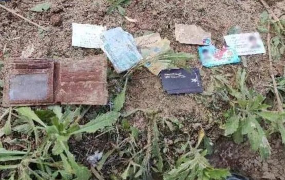 东航坠机现场找到哆啦A梦图案塑料盒,现场还发现了哪些物品?