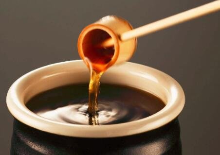 急手被502胶水粘住了怎么办？