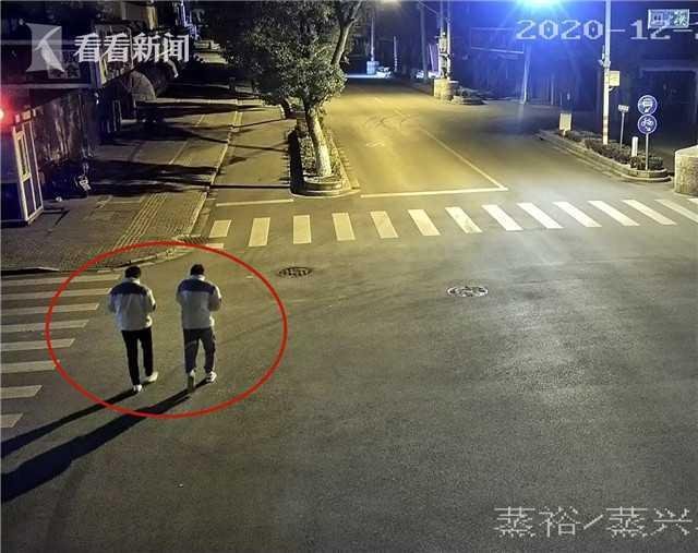 哈尔冰“大白”撬蛋糕店被指盗窃，警方对此做出了怎样的澄清