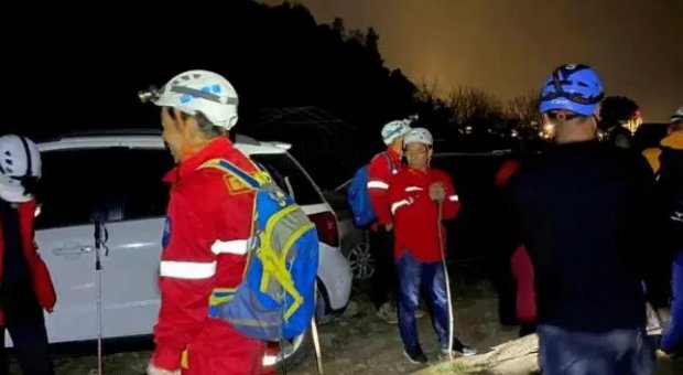 搜救员搜寻西安男童累到席地而睡，为何至今仍未找到？