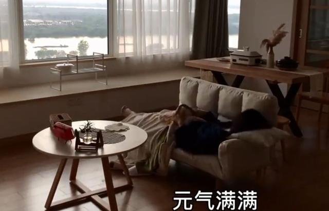 河南大二女生睡醒发现宿舍只剩自己一人，会有一种怎样的感觉呢？