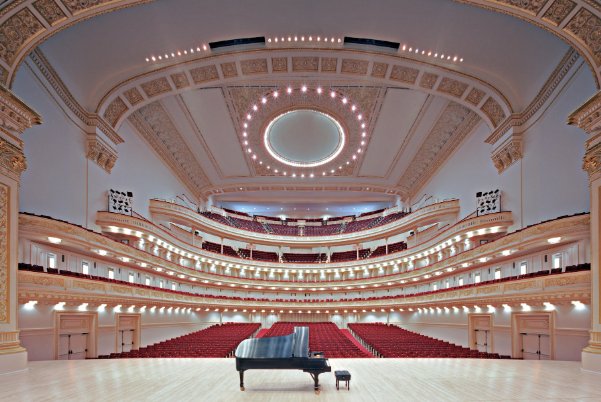 广阔的音乐厅还是辽阔的音乐厅