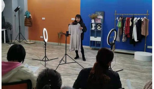 曹芬嘿嘿是什么梗?