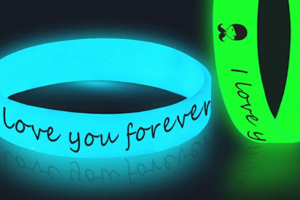 荧去掉小内趴在地上做运动