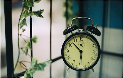 弹指间是什么意思